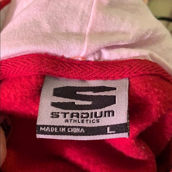 Wisconsin Badgers Sweatshirt ✌🏻 - Picture 8 of 8